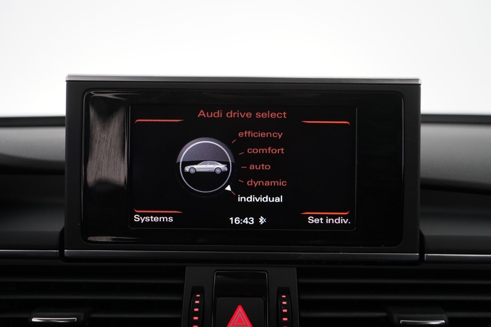 Audi A6 2012 MYYDÄÄN HUUTOKAUPAT.COM - Öljynkulutusremontti tehty! / Jakohihna vaihdettu / Suomi-auto / Myydään juuri huollettuna ja katsastettuna!