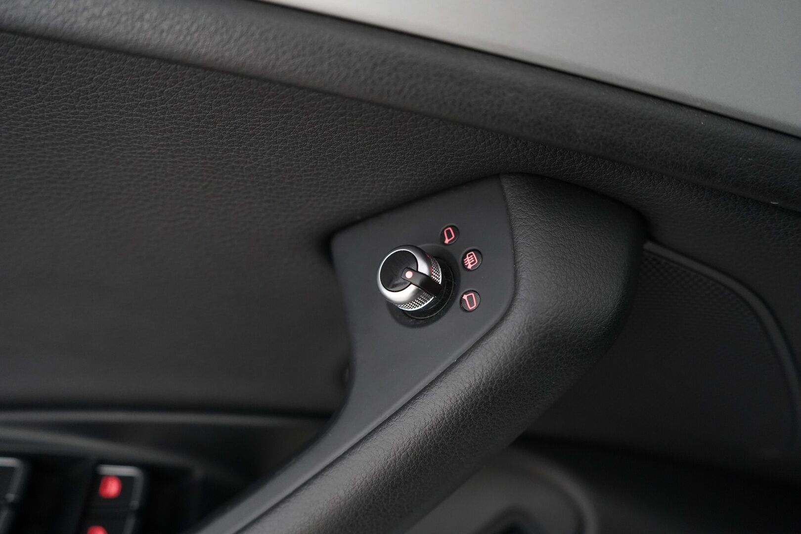 Audi A6 2012 MYYDÄÄN HUUTOKAUPAT.COM - Öljynkulutusremontti tehty! / Jakohihna vaihdettu / Suomi-auto / Myydään juuri huollettuna ja katsastettuna!