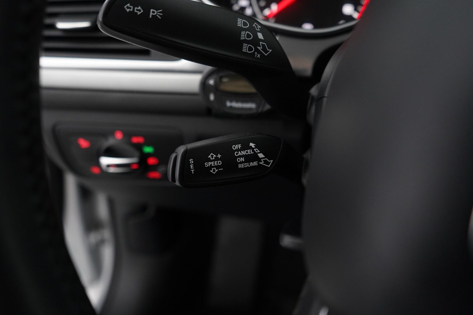 Audi A6 2012 MYYDÄÄN HUUTOKAUPAT.COM - Öljynkulutusremontti tehty! / Jakohihna vaihdettu / Suomi-auto / Myydään juuri huollettuna ja katsastettuna!