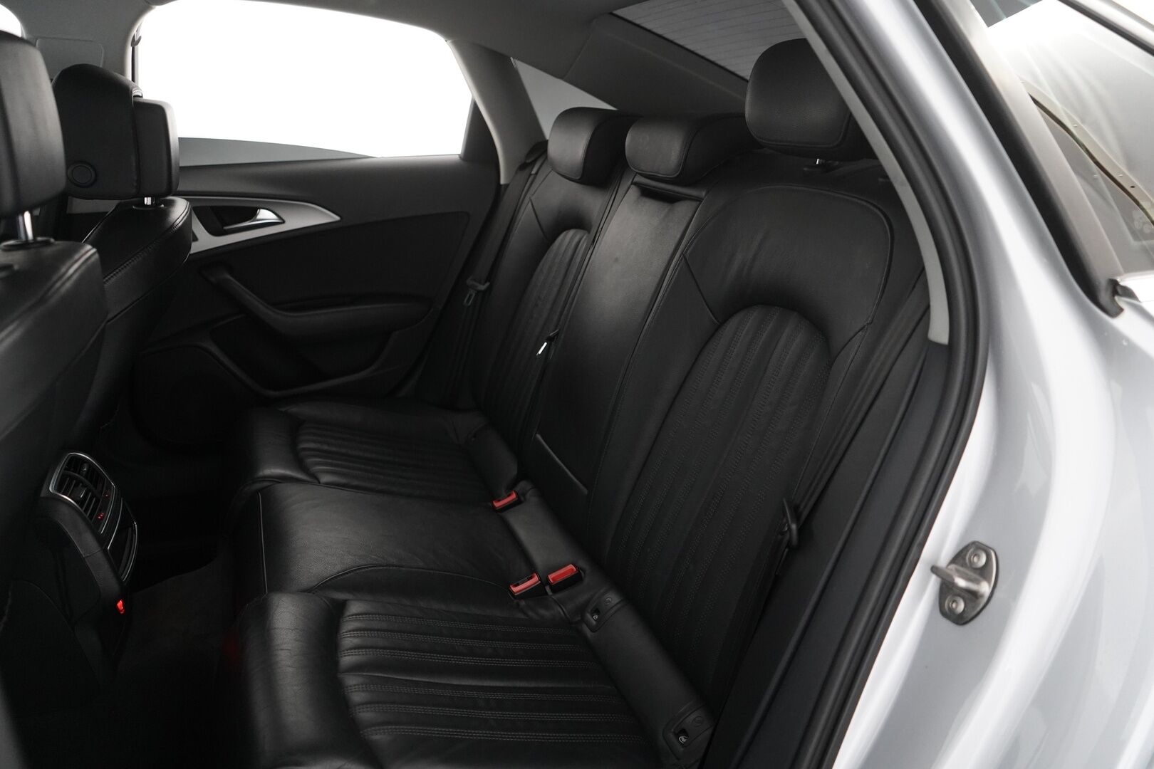 Audi A6 2012 MYYDÄÄN HUUTOKAUPAT.COM - Öljynkulutusremontti tehty! / Jakohihna vaihdettu / Suomi-auto / Myydään juuri huollettuna ja katsastettuna!
