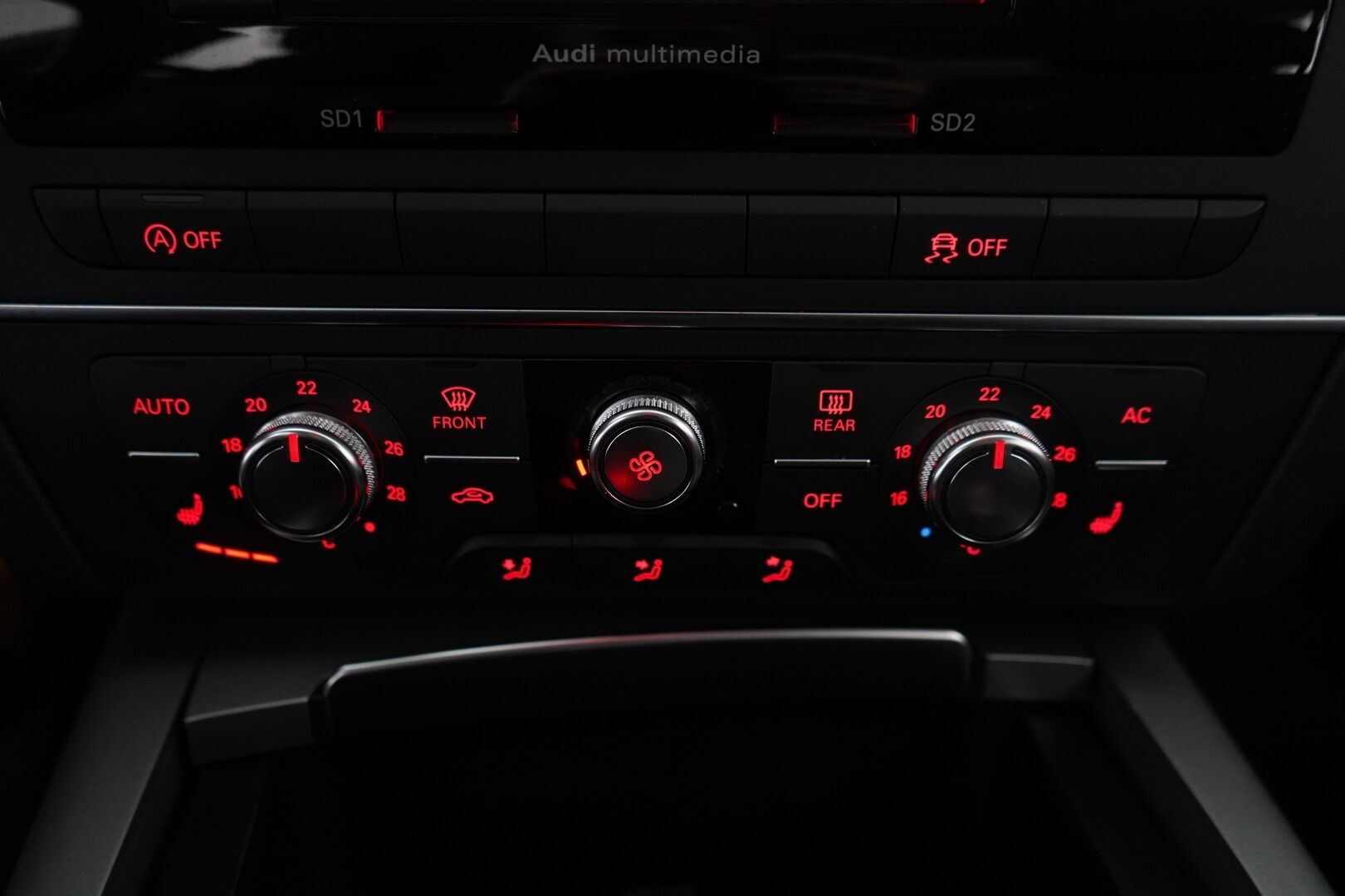 Audi A6 2012 MYYDÄÄN HUUTOKAUPAT.COM - Öljynkulutusremontti tehty! / Jakohihna vaihdettu / Suomi-auto / Myydään juuri huollettuna ja katsastettuna!