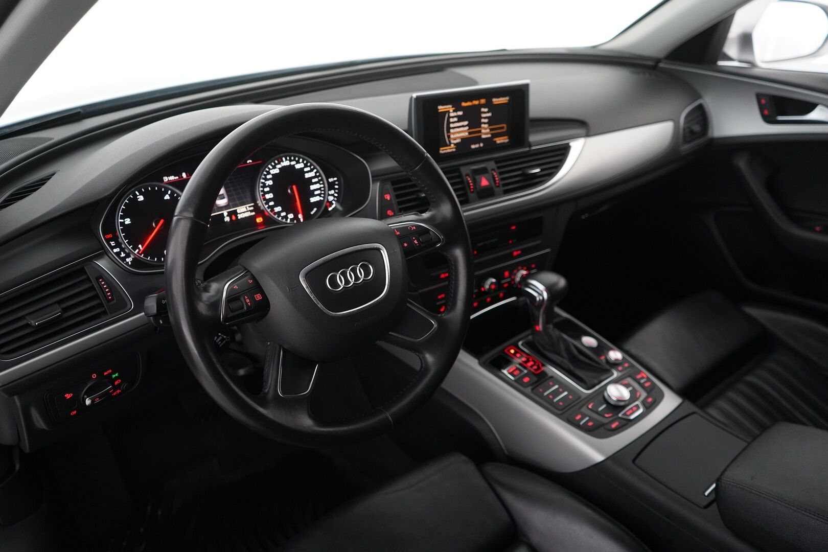 Audi A6 2012 MYYDÄÄN HUUTOKAUPAT.COM - Öljynkulutusremontti tehty! / Jakohihna vaihdettu / Suomi-auto / Myydään juuri huollettuna ja katsastettuna!