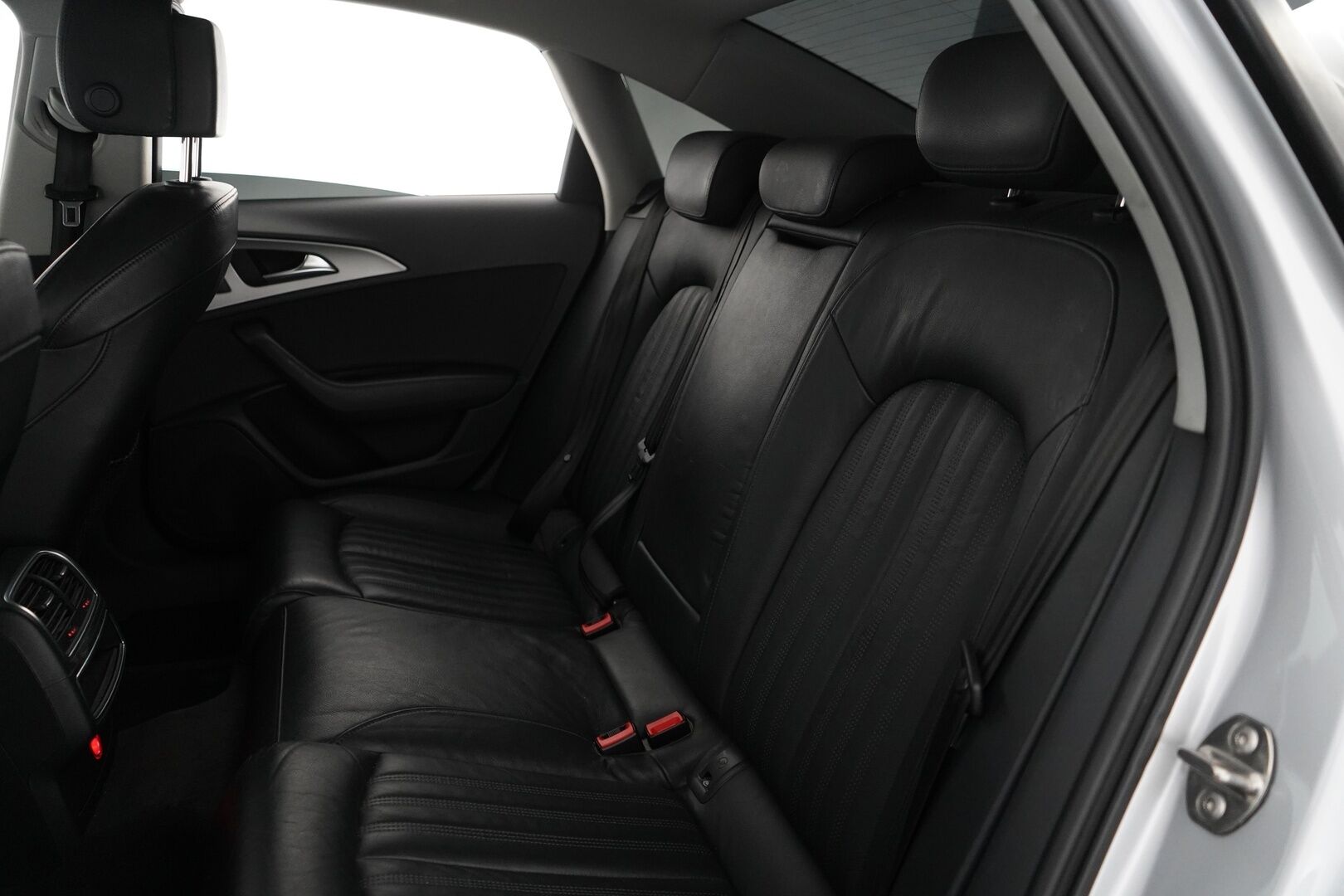 Audi A6 2012 2.0 TDI Sedan Business 130 kW multitronic Start-Stop * Webasto / Vakkari / Penkinlämmittimet / Koukku / Tutkat * - Öljynkulutusremontti tehty! / Jakohihna vaihdettu / Suomi-auto / Myydään juuri huollettuna ja katsastettuna!