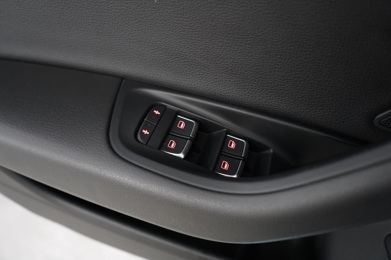 Audi A6 2012 MYYDÄÄN HUUTOKAUPAT.COM - Öljynkulutusremontti tehty! / Jakohihna vaihdettu / Suomi-auto / Myydään juuri huollettuna ja katsastettuna!