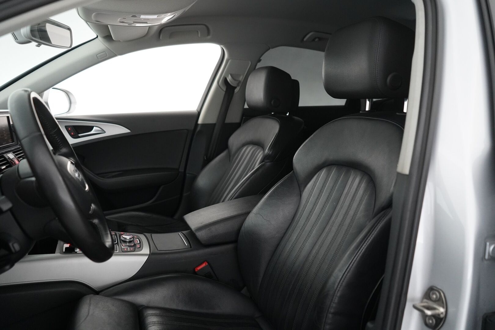Audi A6 2012 MYYDÄÄN HUUTOKAUPAT.COM - Öljynkulutusremontti tehty! / Jakohihna vaihdettu / Suomi-auto / Myydään juuri huollettuna ja katsastettuna!