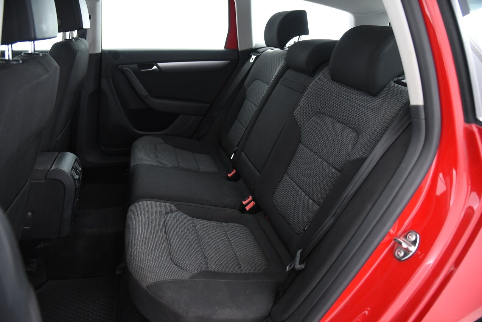 Volkswagen Passat 2012 Comfortline Neliveto 2,0 TDI 103kW ** Suomi-Auto / Webasto / Vetokoukku / Vakionopeudensäädin / Sähköluukku / Xenon ** - Myydään Huutokaupat.comissa!