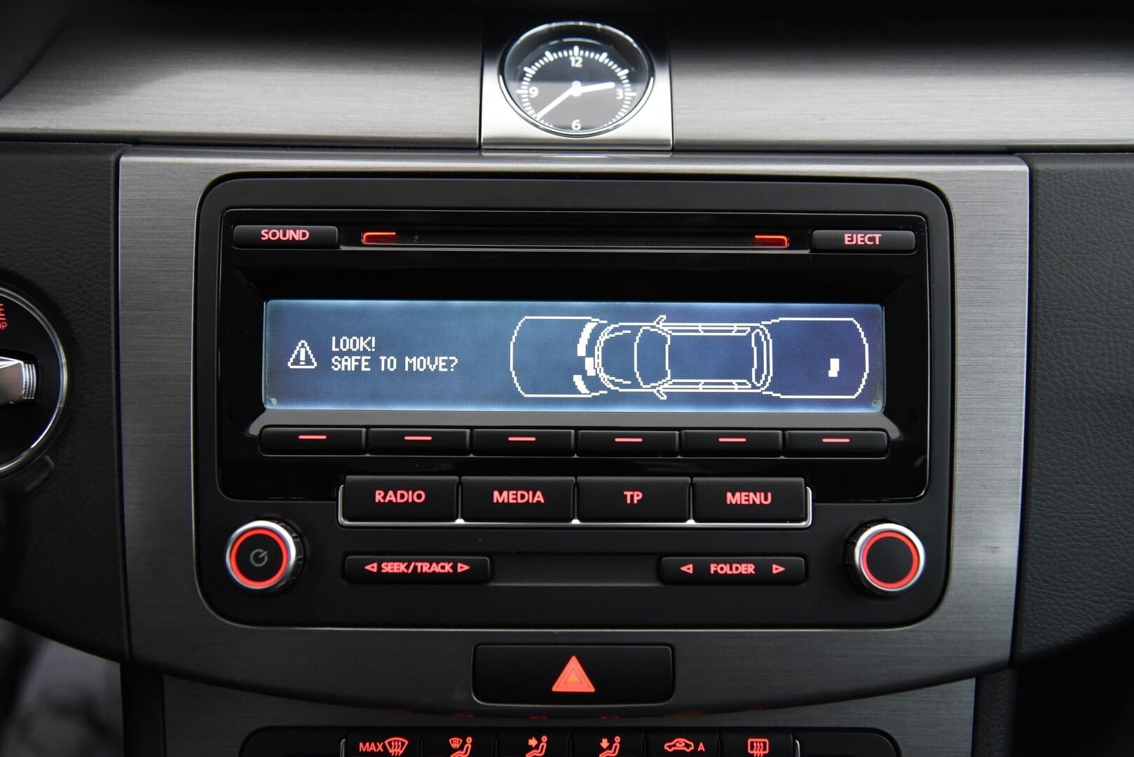 Volkswagen Passat 2012 Comfortline Neliveto 2,0 TDI 103kW ** Suomi-Auto / Webasto / Vetokoukku / Vakionopeudensäädin / Sähköluukku / Xenon ** - Myydään Huutokaupat.comissa!