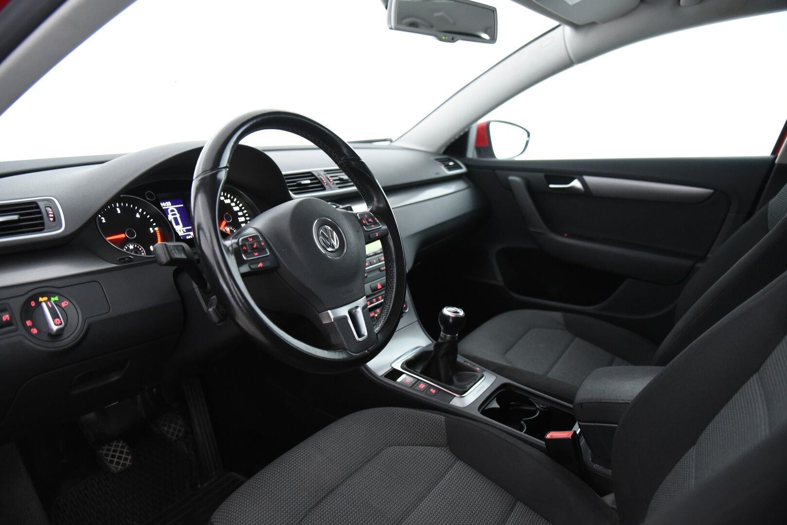 Volkswagen Passat 2012 Comfortline Neliveto 2,0 TDI 103kW ** Suomi-Auto / Webasto / Vetokoukku / Vakionopeudensäädin / Sähköluukku / Xenon ** - Myydään Huutokaupat.comissa!