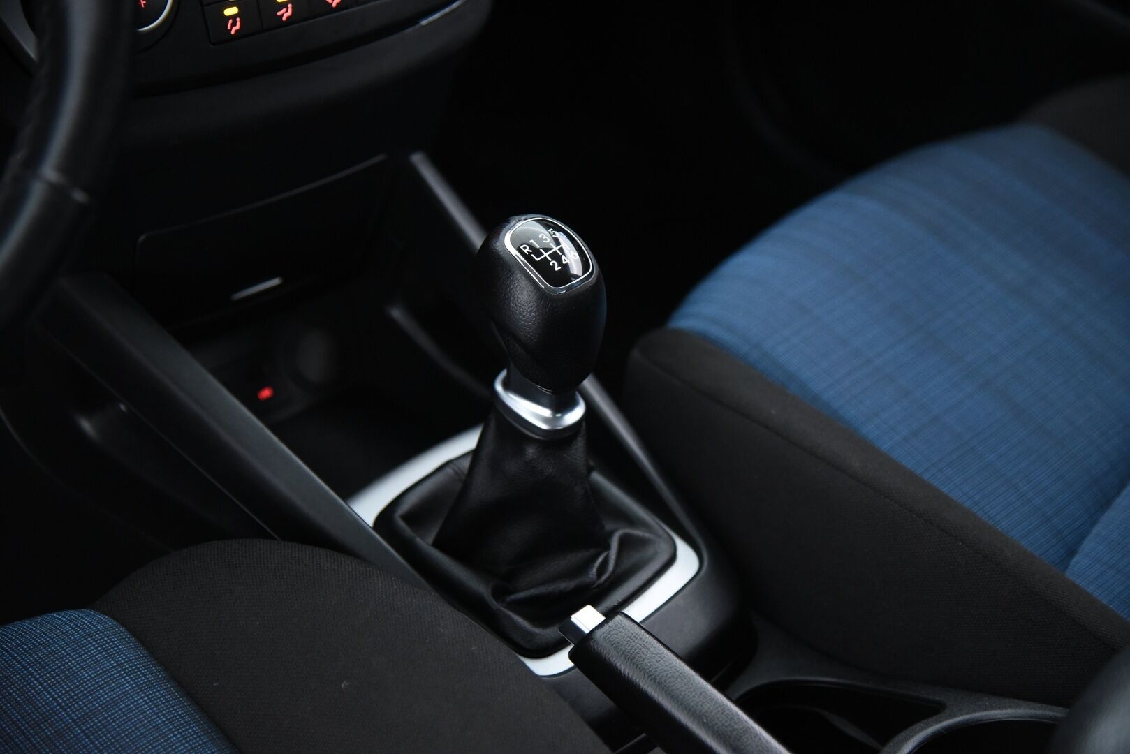 Kia cee'd 2012 1,6 ISG Active SW EcoDynamics / Lohkolämmitin / Vetokoukku / Suomi-auto / - YritysOutlet - Myydään vain yrityksille - Huoltokirja! / Siisti tilava farmari! / 2x Renkaat!