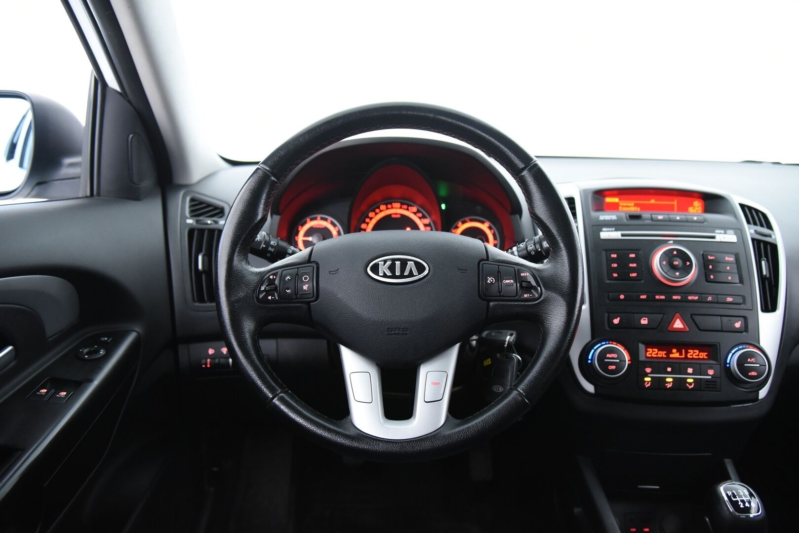Kia cee'd 2012 1,6 ISG Active SW EcoDynamics / Lohkolämmitin / Vetokoukku / Suomi-auto / - YritysOutlet - Myydään vain yrityksille - Huoltokirja! / Siisti tilava farmari! / 2x Renkaat!