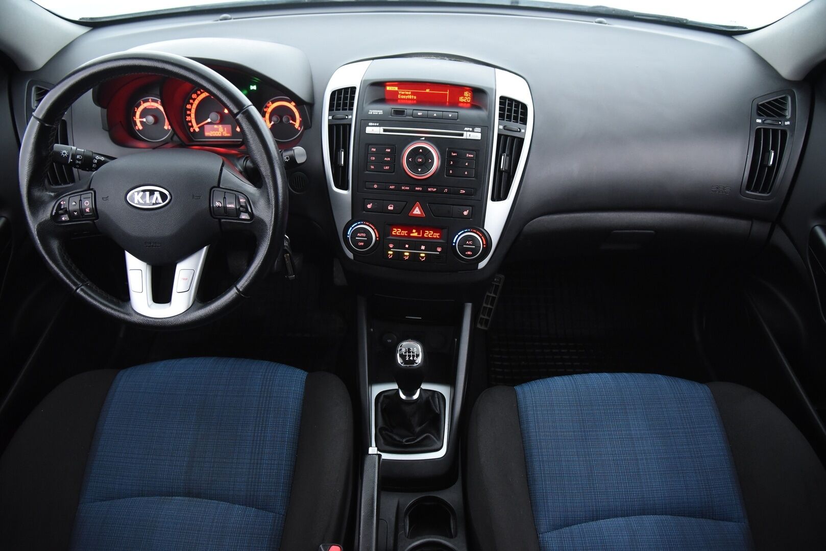 Kia cee'd 2012 1,6 ISG Active SW EcoDynamics / Lohkolämmitin / Vetokoukku / Suomi-auto / - YritysOutlet - Myydään vain yrityksille - Huoltokirja! / Siisti tilava farmari! / 2x Renkaat!