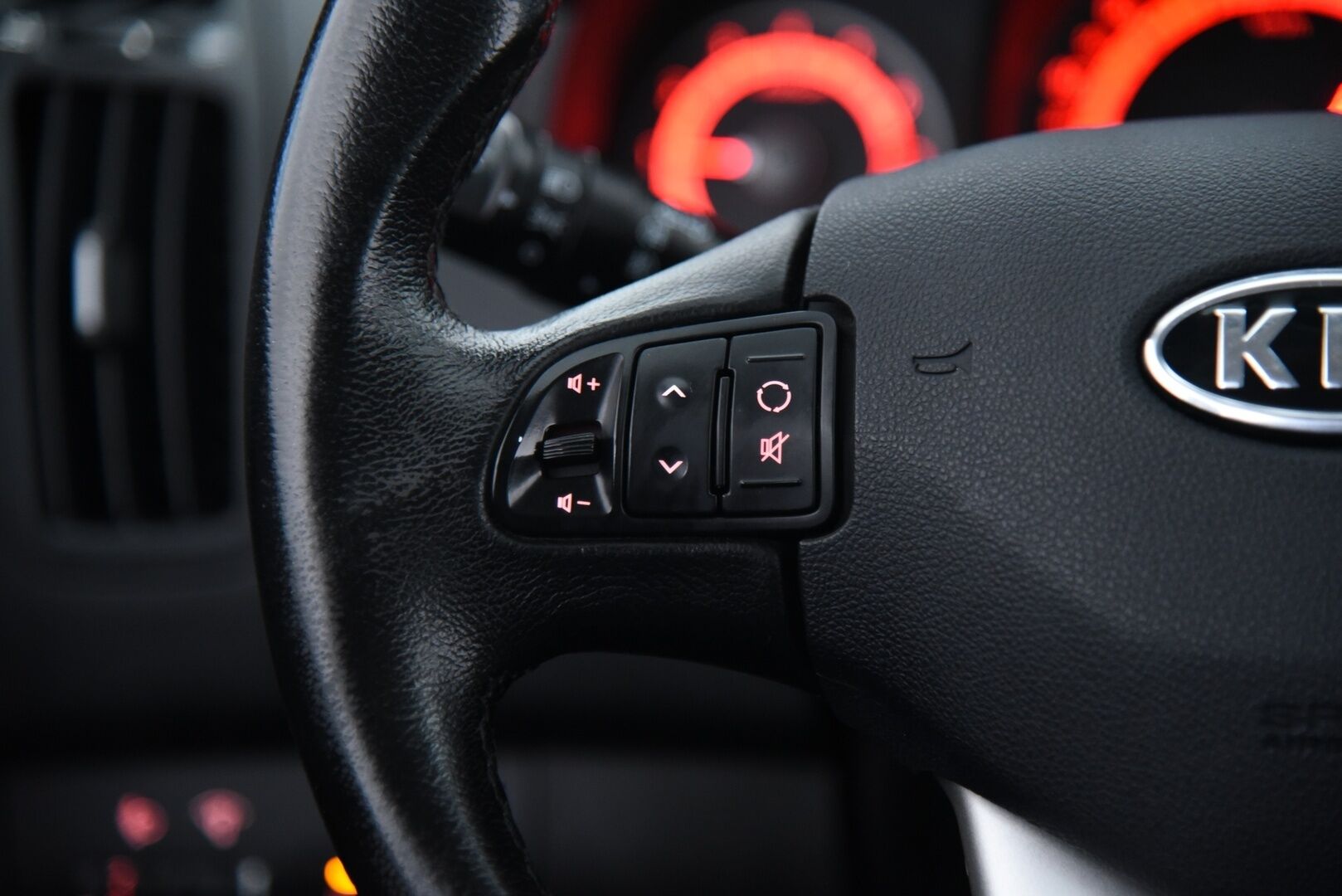 Kia cee'd 2012 1,6 ISG Active SW EcoDynamics / Lohkolämmitin / Vetokoukku / Suomi-auto / - YritysOutlet - Myydään vain yrityksille - Huoltokirja! / Siisti tilava farmari! / 2x Renkaat!