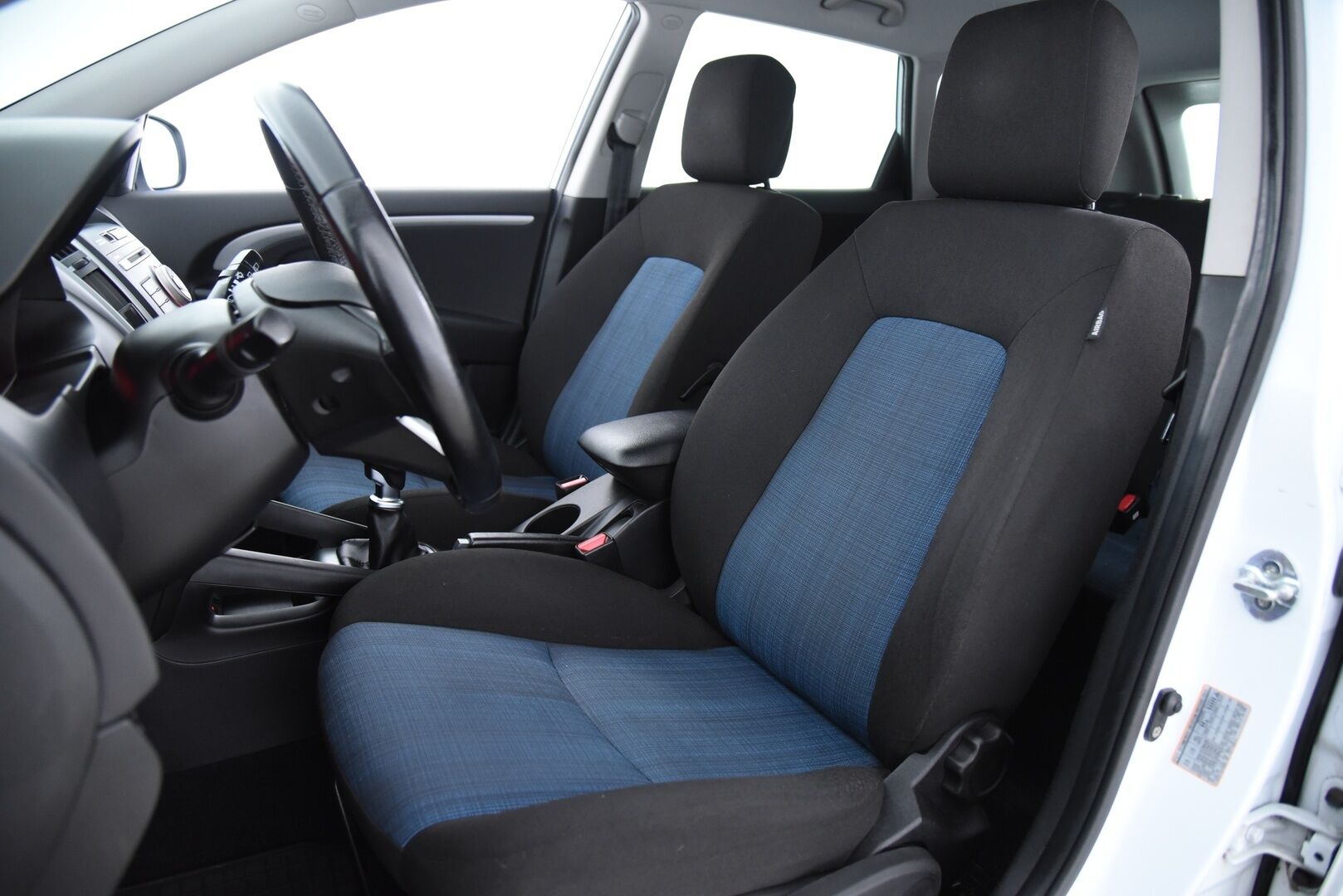 Kia cee'd 2012 1,6 ISG Active SW EcoDynamics / Lohkolämmitin / Vetokoukku / Suomi-auto / - YritysOutlet - Myydään vain yrityksille - Huoltokirja! / Siisti tilava farmari! / 2x Renkaat!