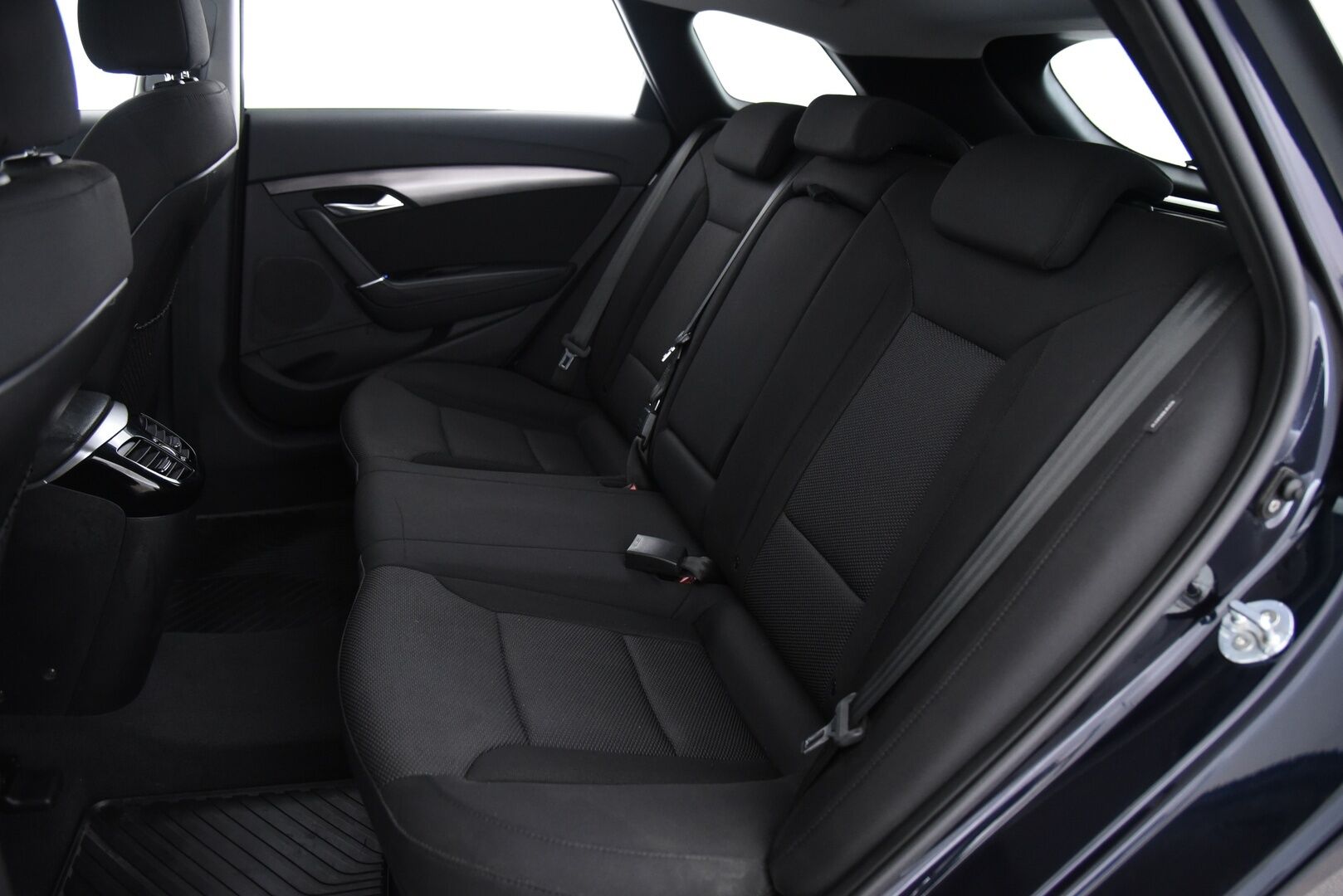 Hyundai i40 2012 Wagon 1,6 GDI 6MT ISG Style - Suomi-auto / Vakkari / P-kamera / Sähköpenkki / 2x renkaat