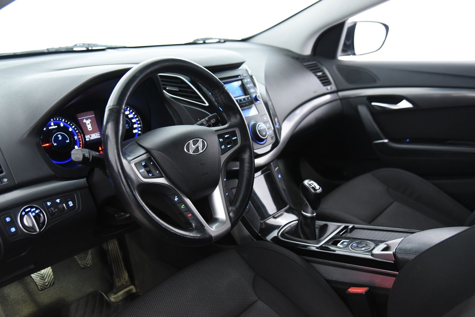 Hyundai i40 2012 Wagon 1,6 GDI 6MT ISG Style - Suomi-auto / Vakkari / P-kamera / Sähköpenkki / 2x renkaat
