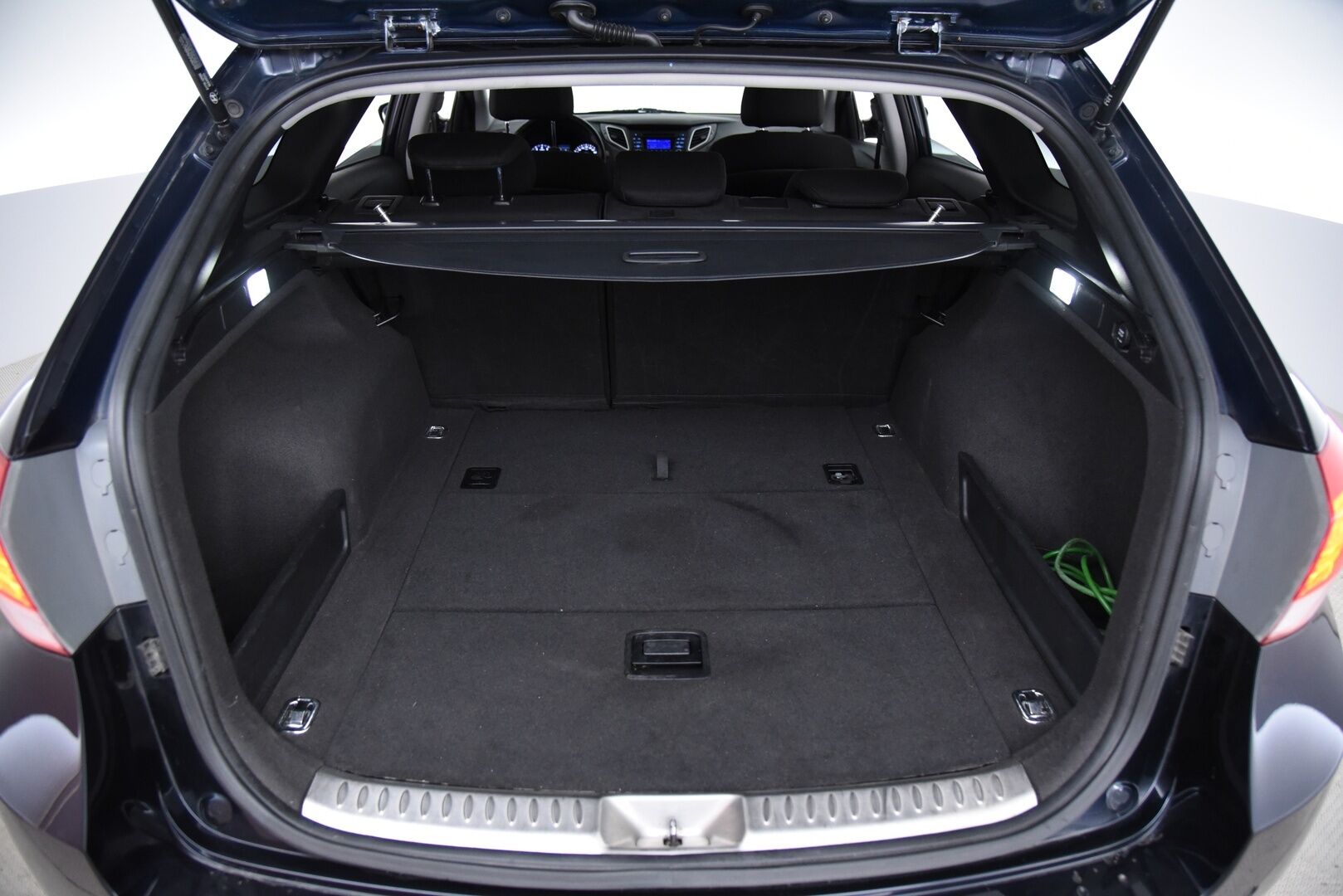 Hyundai i40 2012 Wagon 1,6 GDI 6MT ISG Style - Suomi-auto / Vakkari / P-kamera / Sähköpenkki / 2x renkaat