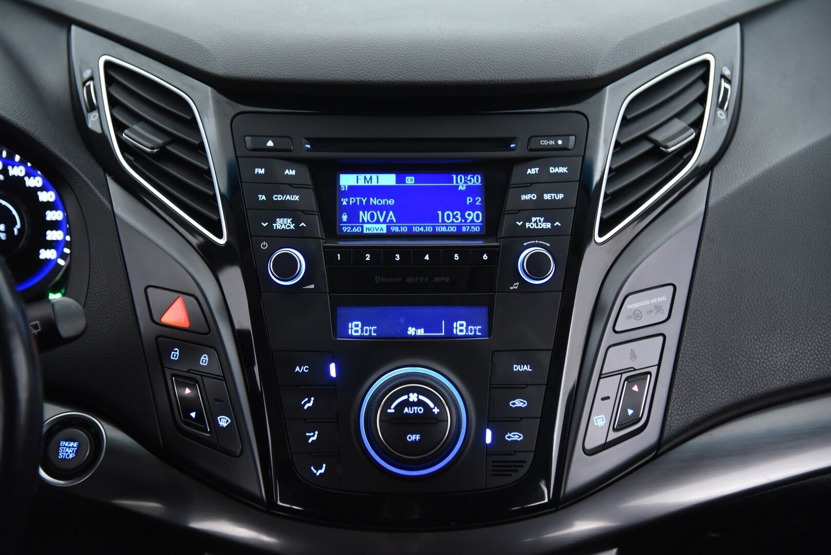 Hyundai i40 2012 Wagon 1,6 GDI 6MT ISG Style - Suomi-auto / Vakkari / P-kamera / Sähköpenkki / 2x renkaat