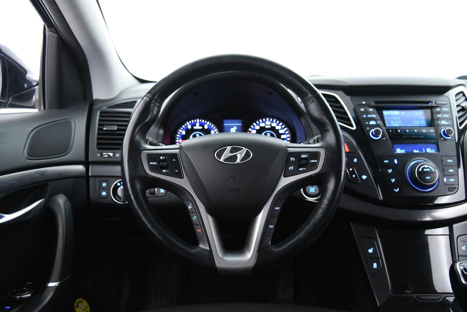 Hyundai i40 2012 Wagon 1,6 GDI 6MT ISG Style - Suomi-auto / Vakkari / P-kamera / Sähköpenkki / 2x renkaat