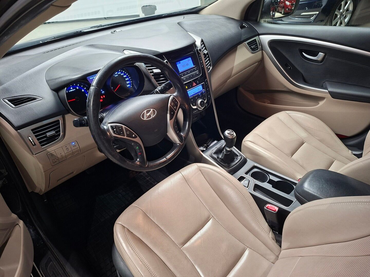 Hyundai i30 Wagon 2013 1,6 GDI 6MT ISG Style - Suomiauto | Sähkösäätöiset nahkapenkit | Lohko+sis | P.tutkat | 2x renkaat & vanteet | Juuri saapunut! - KORKO VAIN 3,99 %
