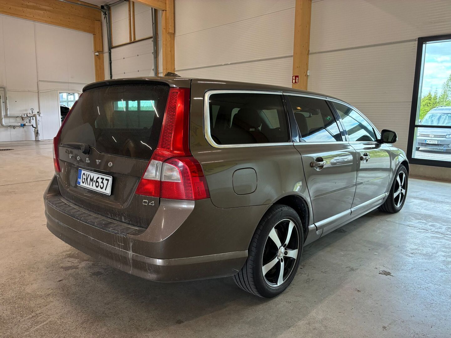 Volvo V70 2012 D4 Summum Taksi aut - YritysOutlet - Myydään vain yrityksille - Webasto | Muistinahka | High Performance Audio | P-Tutka | Kahdet renkaat vanteilla | Sisäänajettu