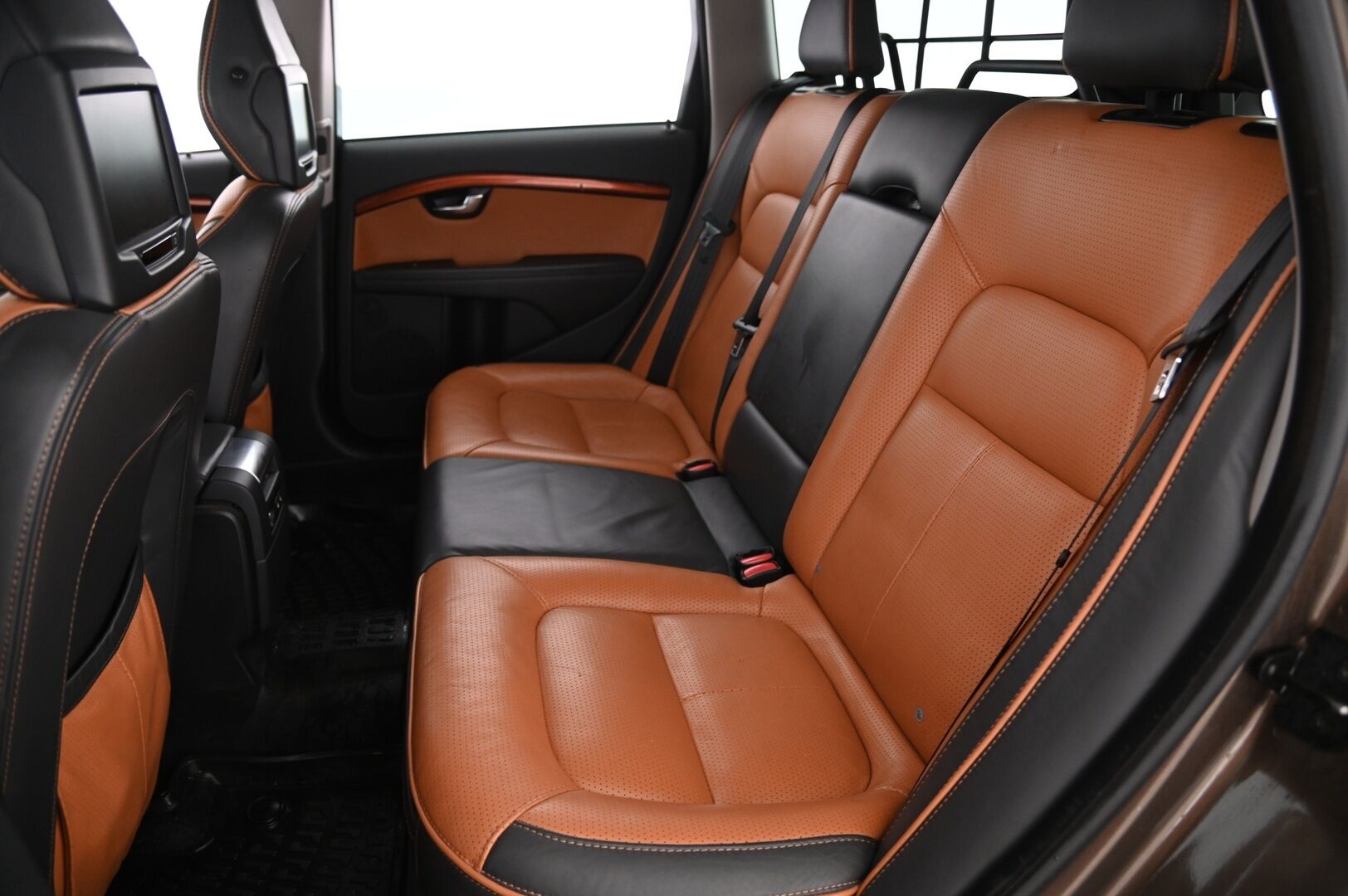 Volvo XC70 2013 D5 AWD Summum aut *ACC / Webasto / Ilmastoidut erikoisnahat /  Kattoluukku / Koukku / VOC / Blis* - Muistipenkki / Navi / BT / Sähkökontti / Penkinlämmitys edessä & takana / Takanäytöt / Premium Sound / 2x alut & renkaat / Hihna tehty 2024 - HULLUT AVAJAISHULINAT KORKOTARJOUS 3,29 %