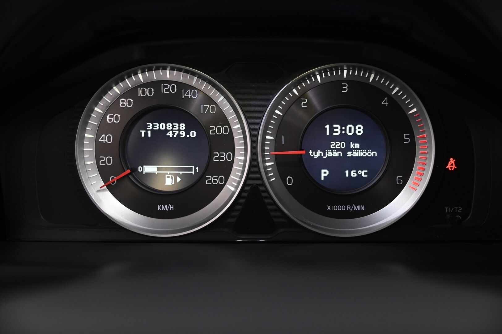 Volvo XC70 2013 D5 AWD Summum aut *ACC / Webasto / Ilmastoidut erikoisnahat /  Kattoluukku / Koukku / VOC / Blis* - Muistipenkki / Navi / BT / Sähkökontti / Penkinlämmitys edessä & takana / Takanäytöt / Premium Sound / 2x alut & renkaat / Hihna tehty 2024