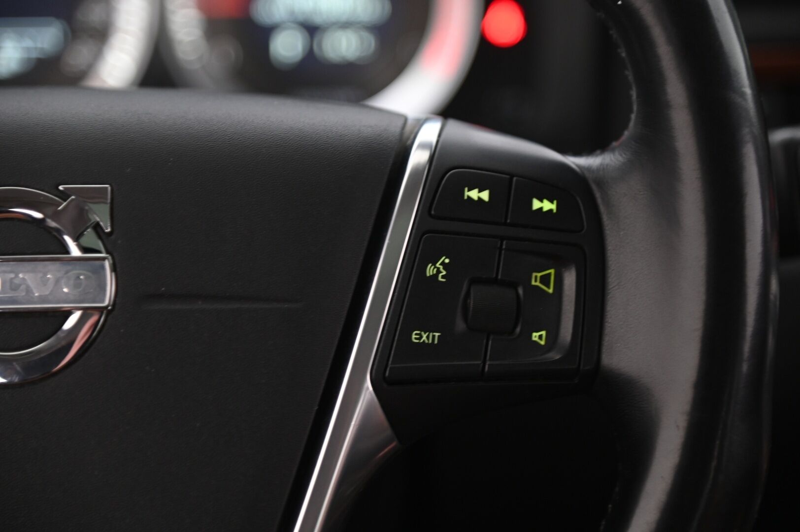 Volvo XC70 2013 D5 AWD Summum aut *ACC / Webasto / Ilmastoidut erikoisnahat /  Kattoluukku / Koukku / VOC / Blis* - Muistipenkki / Navi / BT / Sähkökontti / Penkinlämmitys edessä & takana / Takanäytöt / Premium Sound / 2x alut & renkaat / Hihna tehty 2024 - HULLUT AVAJAISHULINAT KORKOTARJOUS 3,29 %