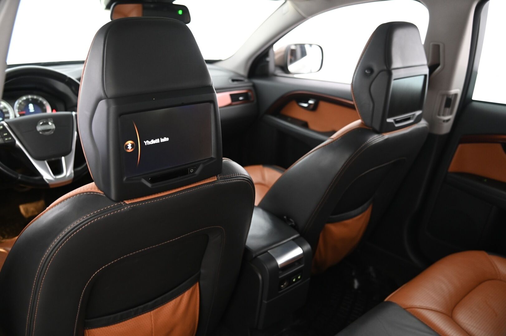 Volvo XC70 2013 D5 AWD Summum aut *ACC / Webasto / Ilmastoidut erikoisnahat /  Kattoluukku / Koukku / VOC / Blis* - Muistipenkki / Navi / BT / Sähkökontti / Penkinlämmitys edessä & takana / Takanäytöt / Premium Sound / 2x alut & renkaat / Hihna tehty 2024 - HULLUT AVAJAISHULINAT KORKOTARJOUS 3,29 %