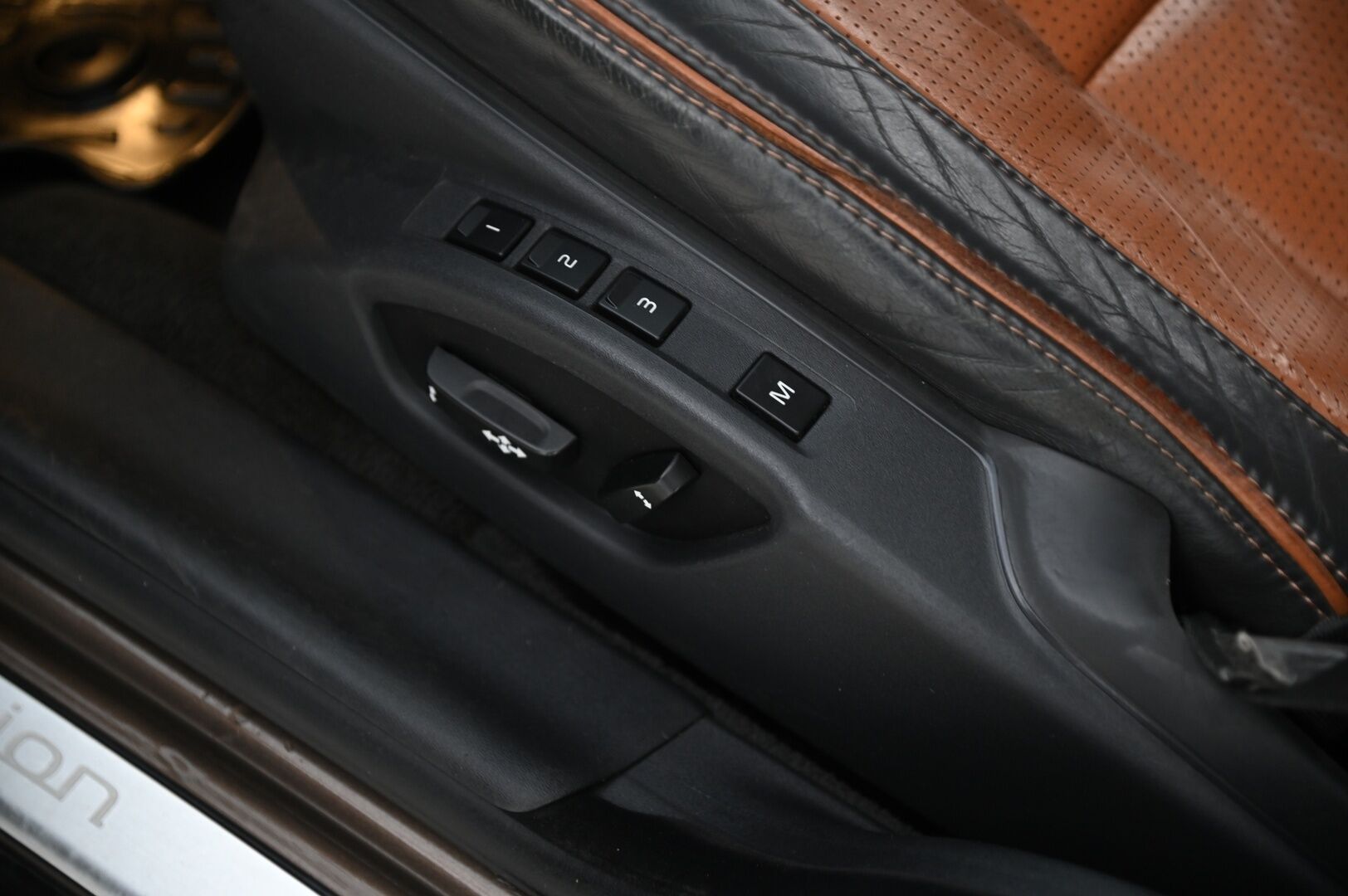 Volvo XC70 2013 D5 AWD Summum aut *ACC / Webasto / Ilmastoidut erikoisnahat /  Kattoluukku / Koukku / VOC / Blis* - Muistipenkki / Navi / BT / Sähkökontti / Penkinlämmitys edessä & takana / Takanäytöt / Premium Sound / 2x alut & renkaat / Hihna tehty 2024 - HULLUT AVAJAISHULINAT KORKOTARJOUS 3,29 %