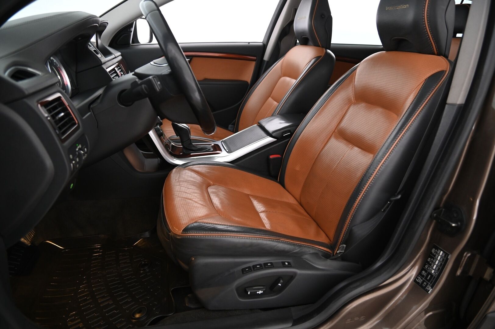 Volvo XC70 2013 D5 AWD Summum aut *ACC / Webasto / Ilmastoidut erikoisnahat /  Kattoluukku / Koukku / VOC / Blis* - Muistipenkki / Navi / BT / Sähkökontti / Penkinlämmitys edessä & takana / Takanäytöt / Premium Sound / 2x alut & renkaat / Hihna tehty 2024 - HULLUT AVAJAISHULINAT KORKOTARJOUS 3,29 %