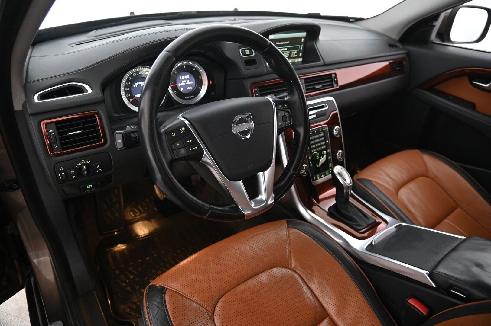 Volvo XC70 2013 D5 AWD Summum aut *ACC / Webasto / Ilmastoidut erikoisnahat /  Kattoluukku / Koukku / VOC / Blis* - Muistipenkki / Navi / BT / Sähkökontti / Penkinlämmitys edessä & takana / Takanäytöt / Premium Sound / 2x alut & renkaat / Hihna tehty 2024 - HULLUT AVAJAISHULINAT KORKOTARJOUS 3,29 %