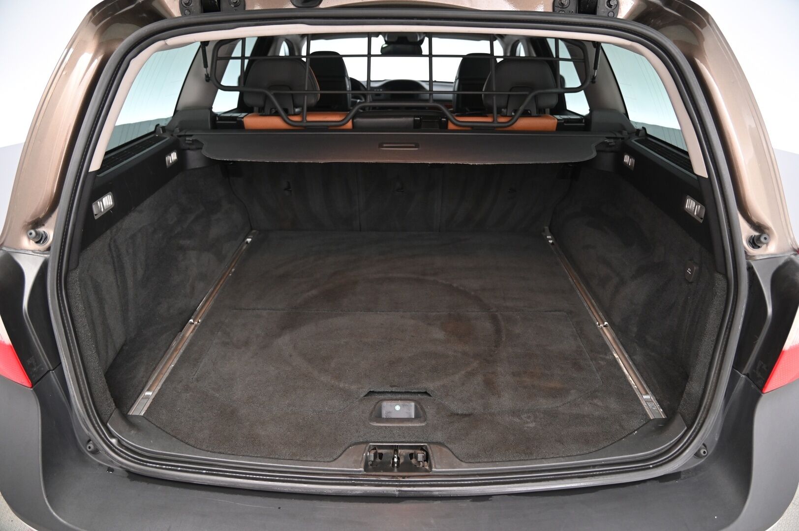 Volvo XC70 2013 D5 AWD Summum aut *ACC / Webasto / Ilmastoidut erikoisnahat /  Kattoluukku / Koukku / VOC / Blis* - Muistipenkki / Navi / BT / Sähkökontti / Penkinlämmitys edessä & takana / Takanäytöt / Premium Sound / 2x alut & renkaat / Hihna tehty 2024 - HULLUT AVAJAISHULINAT KORKOTARJOUS 3,29 %