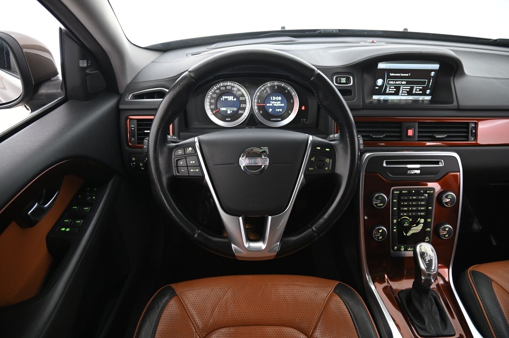 Volvo XC70 2013 D5 AWD Summum aut *ACC / Webasto / Ilmastoidut erikoisnahat /  Kattoluukku / Koukku / VOC / Blis* - Muistipenkki / Navi / BT / Sähkökontti / Penkinlämmitys edessä & takana / Takanäytöt / Premium Sound / 2x alut & renkaat / Hihna tehty 2024