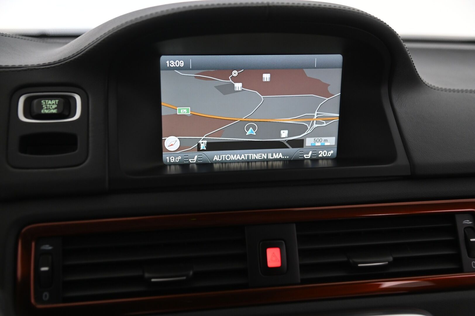 Volvo XC70 2013 D5 AWD Summum aut *ACC / Webasto / Ilmastoidut erikoisnahat /  Kattoluukku / Koukku / VOC / Blis* - Muistipenkki / Navi / BT / Sähkökontti / Penkinlämmitys edessä & takana / Takanäytöt / Premium Sound / 2x alut & renkaat / Hihna tehty 2024 - HULLUT AVAJAISHULINAT KORKOTARJOUS 3,29 %