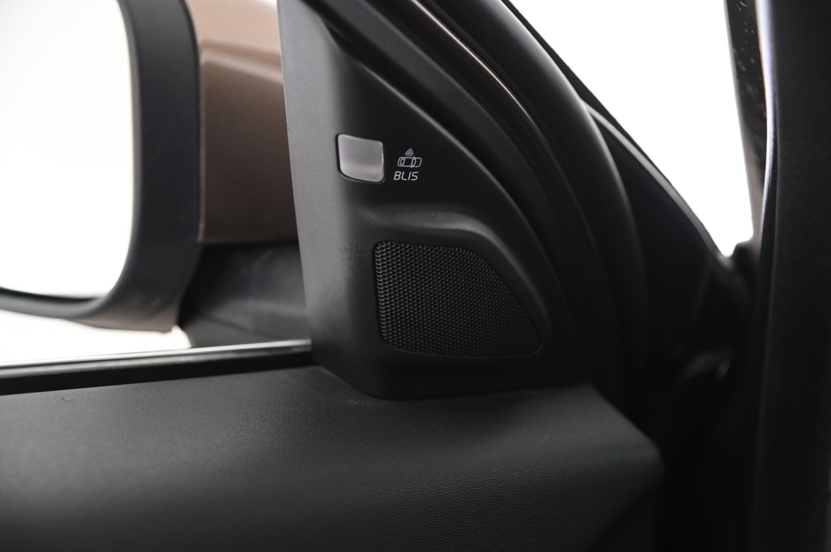 Volvo XC70 2013 D5 AWD Summum aut *ACC / Webasto / Ilmastoidut erikoisnahat /  Kattoluukku / Koukku / VOC / Blis* - Muistipenkki / Navi / BT / Sähkökontti / Penkinlämmitys edessä & takana / Takanäytöt / Premium Sound / 2x alut & renkaat / Hihna tehty 2024