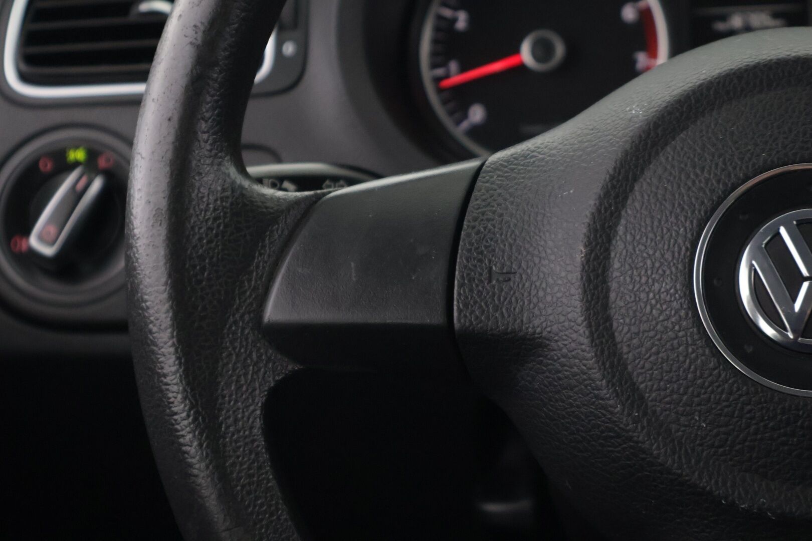 Volkswagen Polo 2012 Comfortline 1,2 TSI 66 kW (90 hv) BlueMotion Technology *Suomi-auto / Lohkolämmitin sisäpistokkeella / Jakoketju vaihdettu* - *2x Renkaat & Vanteet / Kattava huoltohistoria / Juuri huollettu*