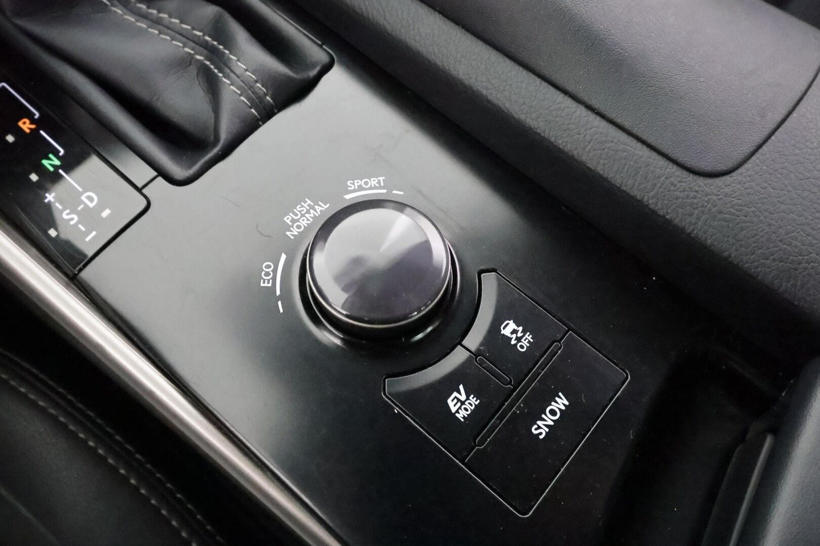 Lexus IS 2014 300h Executive - Suomiauto | Adapt.Vakkari | Merkkihuollot | Peruutuskamera | Navi | KeylessGo | Lohko&Sisäpistoke | Näyttävä | Juuri tullut Tampereelle!
