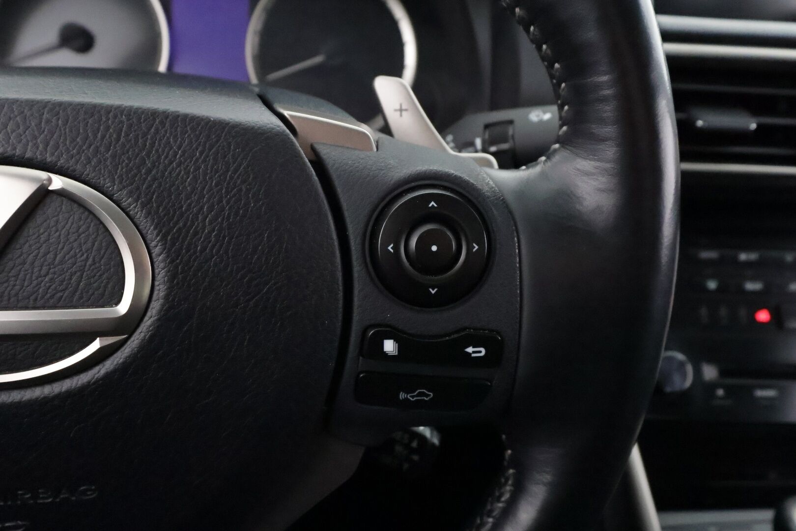 Lexus IS 2014 300h Executive - Suomiauto | Adapt.Vakkari | Merkkihuollot | Peruutuskamera | Navi | KeylessGo | Lohko&Sisäpistoke | Näyttävä | Juuri tullut Tampereelle!