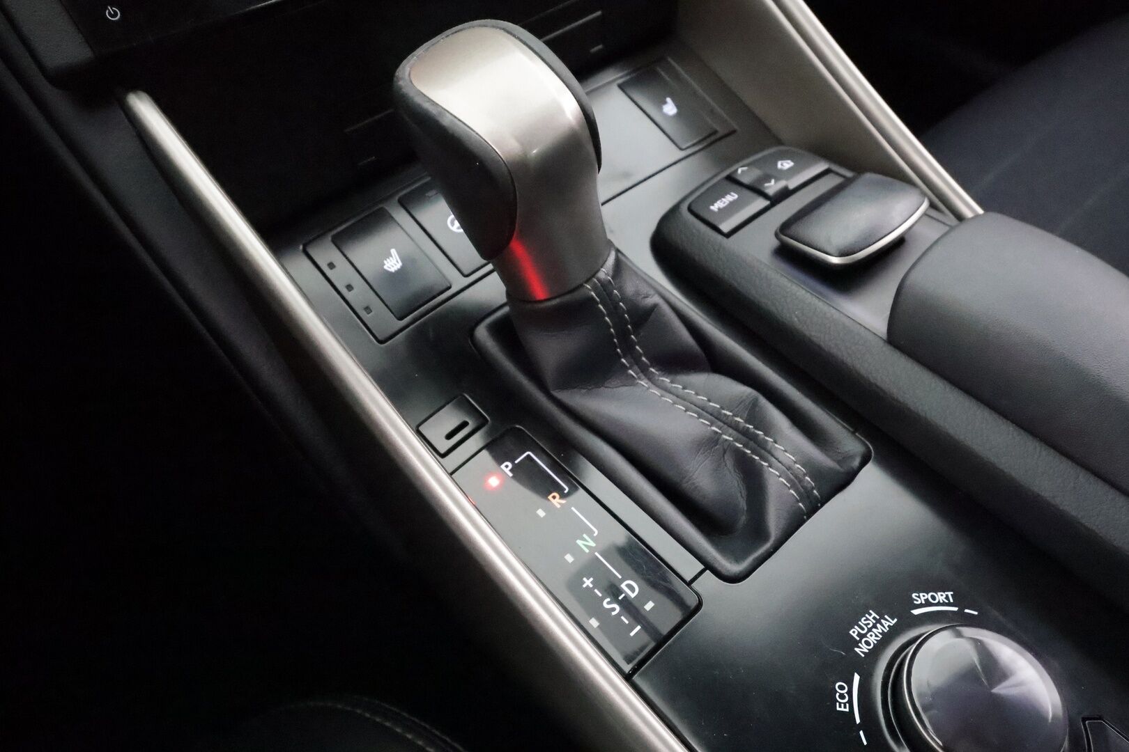 Lexus IS 2014 300h Executive - Suomiauto | Adapt.Vakkari | Merkkihuollot | Peruutuskamera | Navi | KeylessGo | Lohko&Sisäpistoke | Näyttävä | Juuri tullut Tampereelle!
