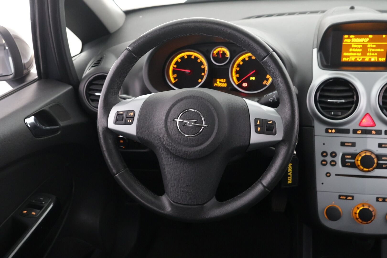 Opel Corsa 2013 5-ov Enjoy 1,2 ecoFLEX - Huutokaupat.com | Lohko + sisä / Vakkari / Ratinlämmitin 