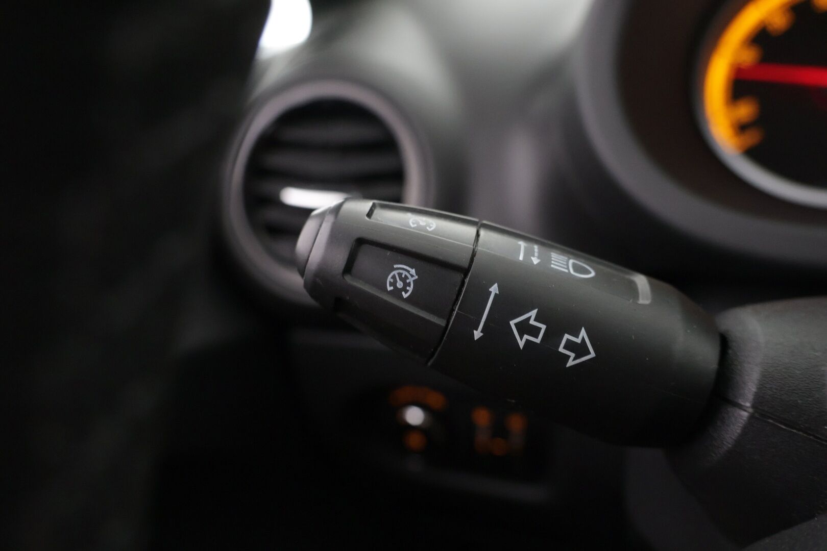 Opel Corsa 2013 5-ov Enjoy 1,2 ecoFLEX - Huutokaupat.com | Lohko + sisä / Vakkari / Ratinlämmitin 