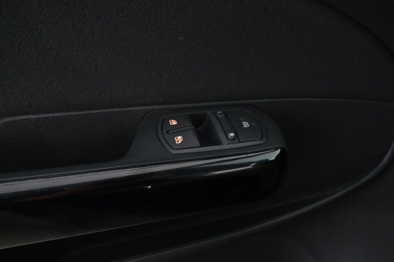 Opel Corsa 2013 5-ov Enjoy 1,2 ecoFLEX - Huutokaupat.com | Lohko + sisä / Vakkari / Ratinlämmitin 