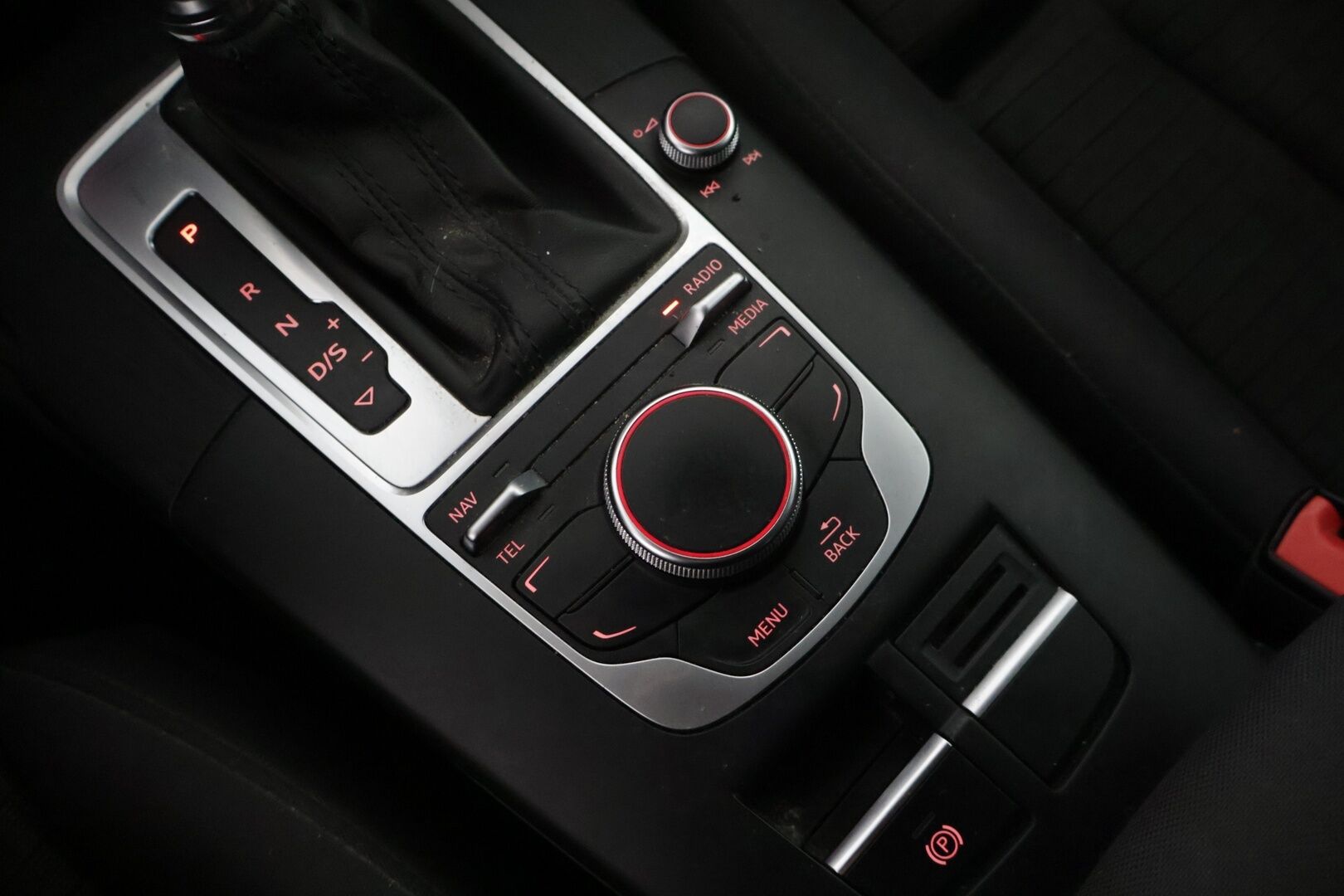 Audi A3 2013 Sportback Business Sport 1,4 TFSI * Lohko + sisä / Urheiluistuimet / Parkkitutkat eteen ja taakse * - YritysOutlet - Myydään vain yrityksille / UUSKORINEN / Suomi-auto / Huollot hyvin tehty *