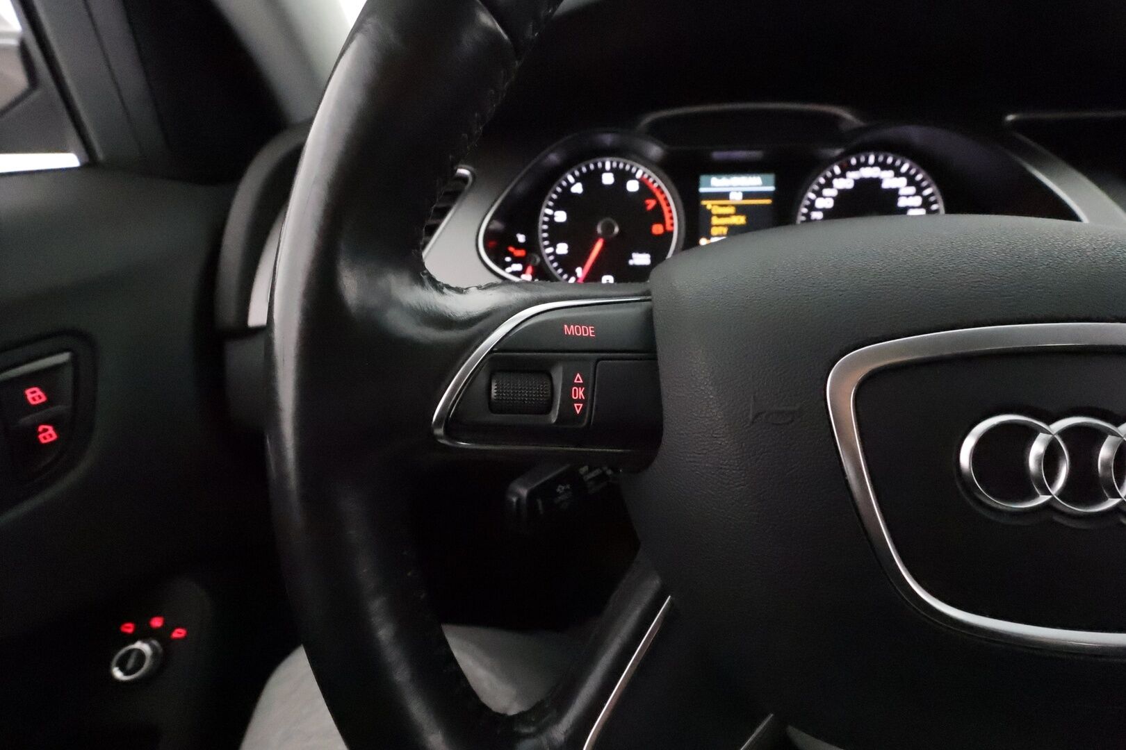 Audi A4 2013 Avant Business Alpine Pro 2,0 TFSI 155 kW quattro S tronic * Vetokoukku / Lohkolämmitin / Xenon / Sporttipenkit / - Suomi-auto / Kahdet renkaat / Juuri saapunut Tampereelle! - HULLU BLACKWEEK KORKOTARJOUS 2,49%