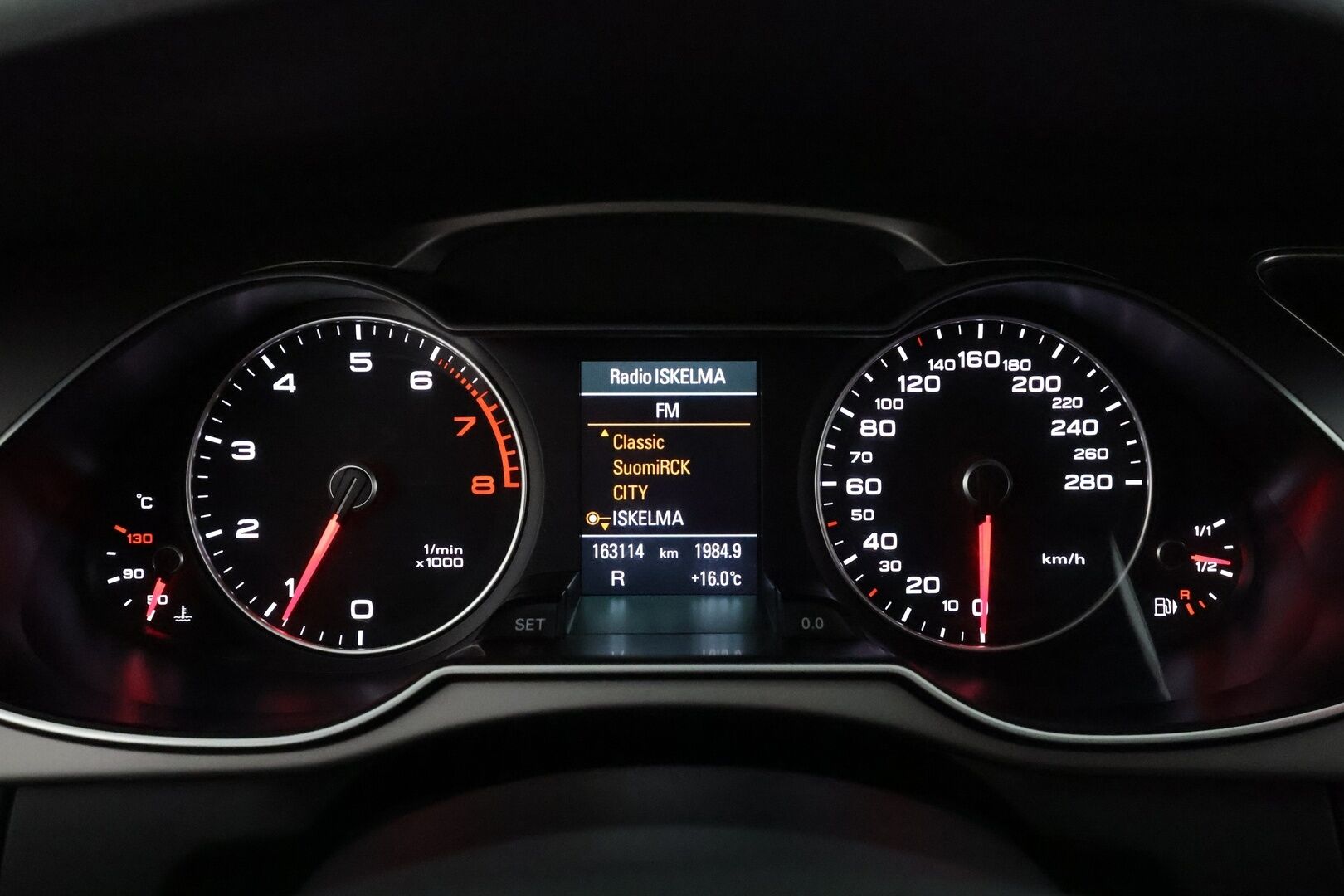 Audi A4 2013 Avant Business Alpine Pro 2,0 TFSI 155 kW quattro S tronic * Vetokoukku / Lohkolämmitin / Xenon / Sporttipenkit / - Suomi-auto / Kahdet renkaat / Juuri saapunut Tampereelle! - HULLU BLACKWEEK KORKOTARJOUS 2,49%