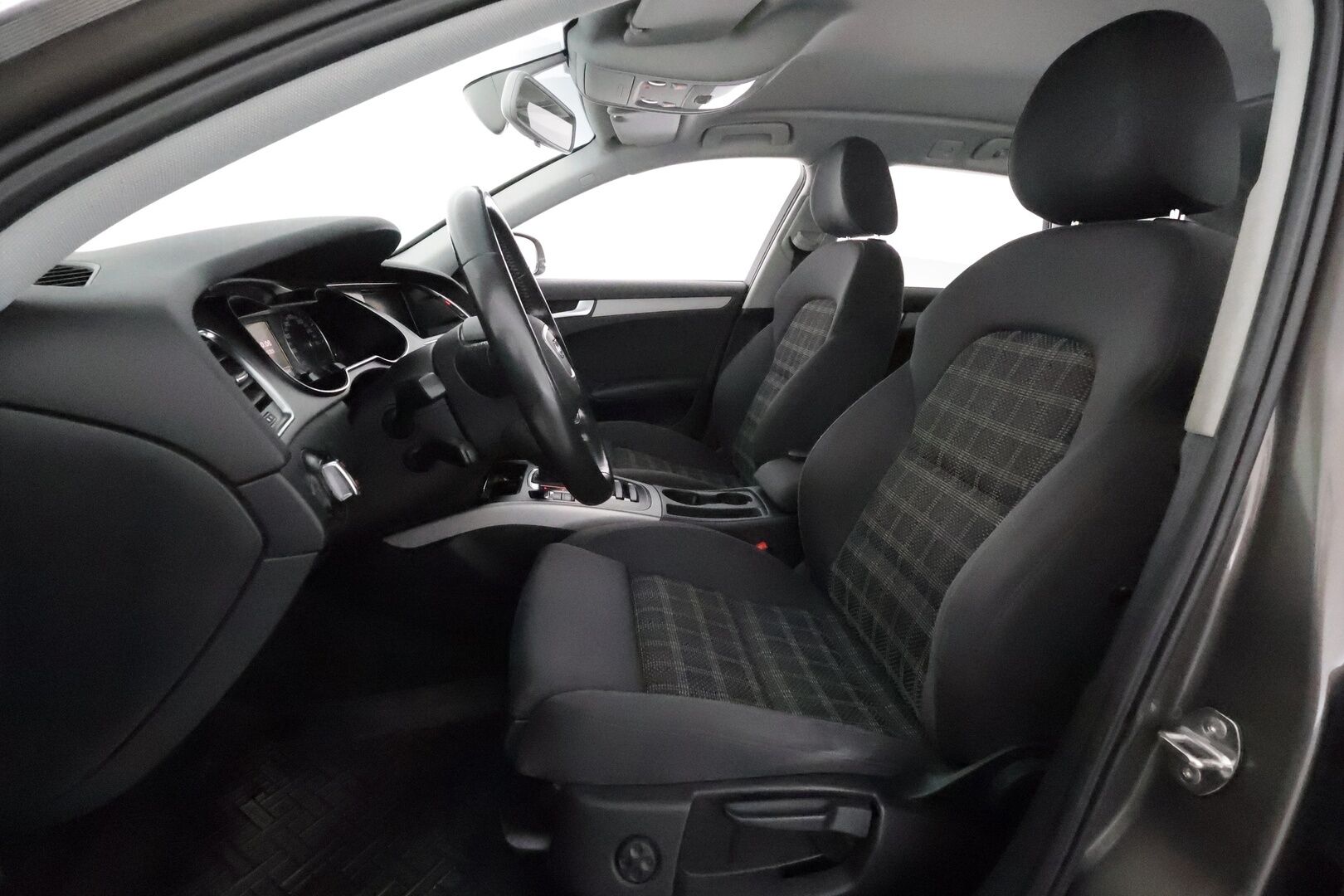 Audi A4 2013 Avant Business Alpine Pro 2,0 TFSI 155 kW quattro S tronic * Vetokoukku / Lohkolämmitin / Xenon / Sporttipenkit / - Suomi-auto / Kahdet renkaat / Juuri saapunut Tampereelle! - HULLU BLACKWEEK KORKOTARJOUS 2,49%