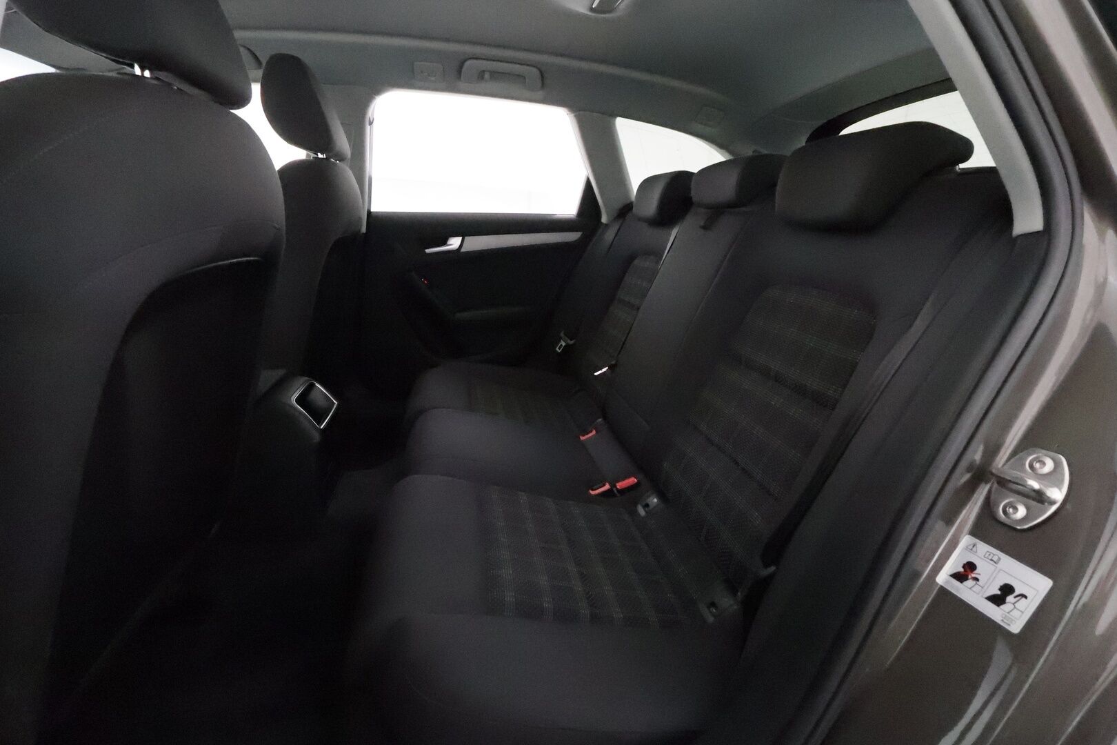 Audi A4 2013 Avant Business Alpine Pro 2,0 TFSI 155 kW quattro S tronic * Vetokoukku / Lohkolämmitin / Xenon / Sporttipenkit / - Suomi-auto / Kahdet renkaat / Juuri saapunut Tampereelle!