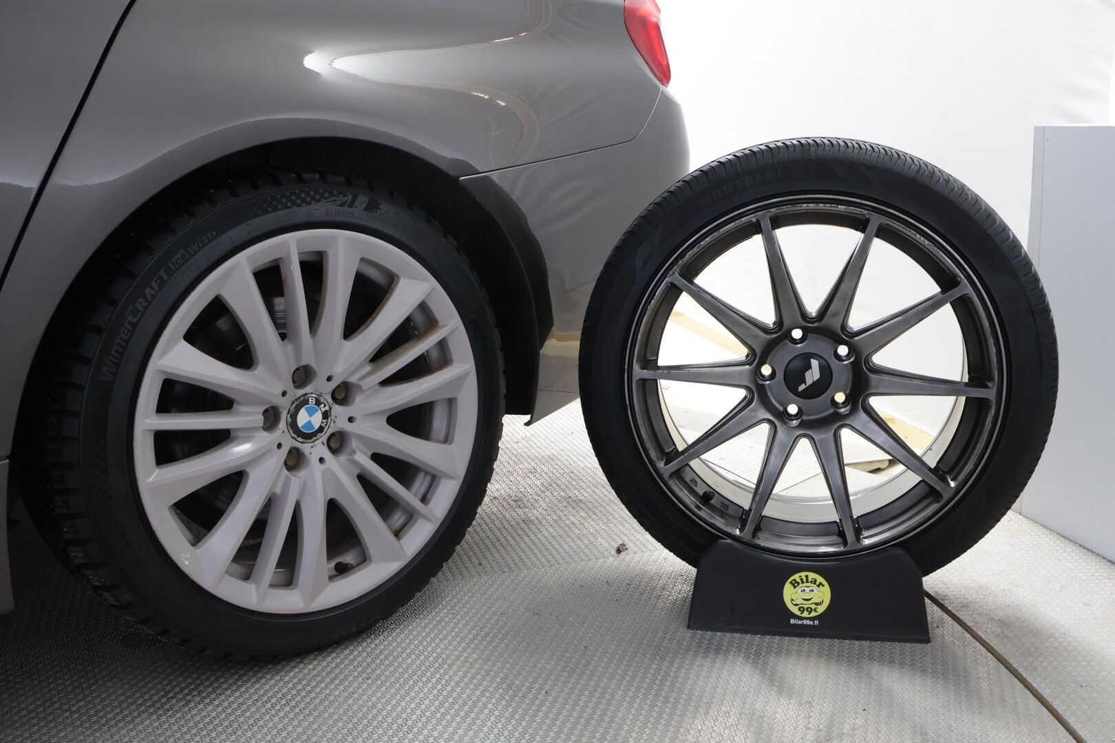 BMW 520 2012 TwinPower Turbo A F10 Sedan Business Automatic Edition* Vaaleat nahat / Professional navi / Lohko&sisäp. / Vakkari  * - Tutkat / M-sport ohjauspyörä / Juuri saapunut! - HULLUT VÄLIPÄIVÄT KORKOTARJOUS 2,49%