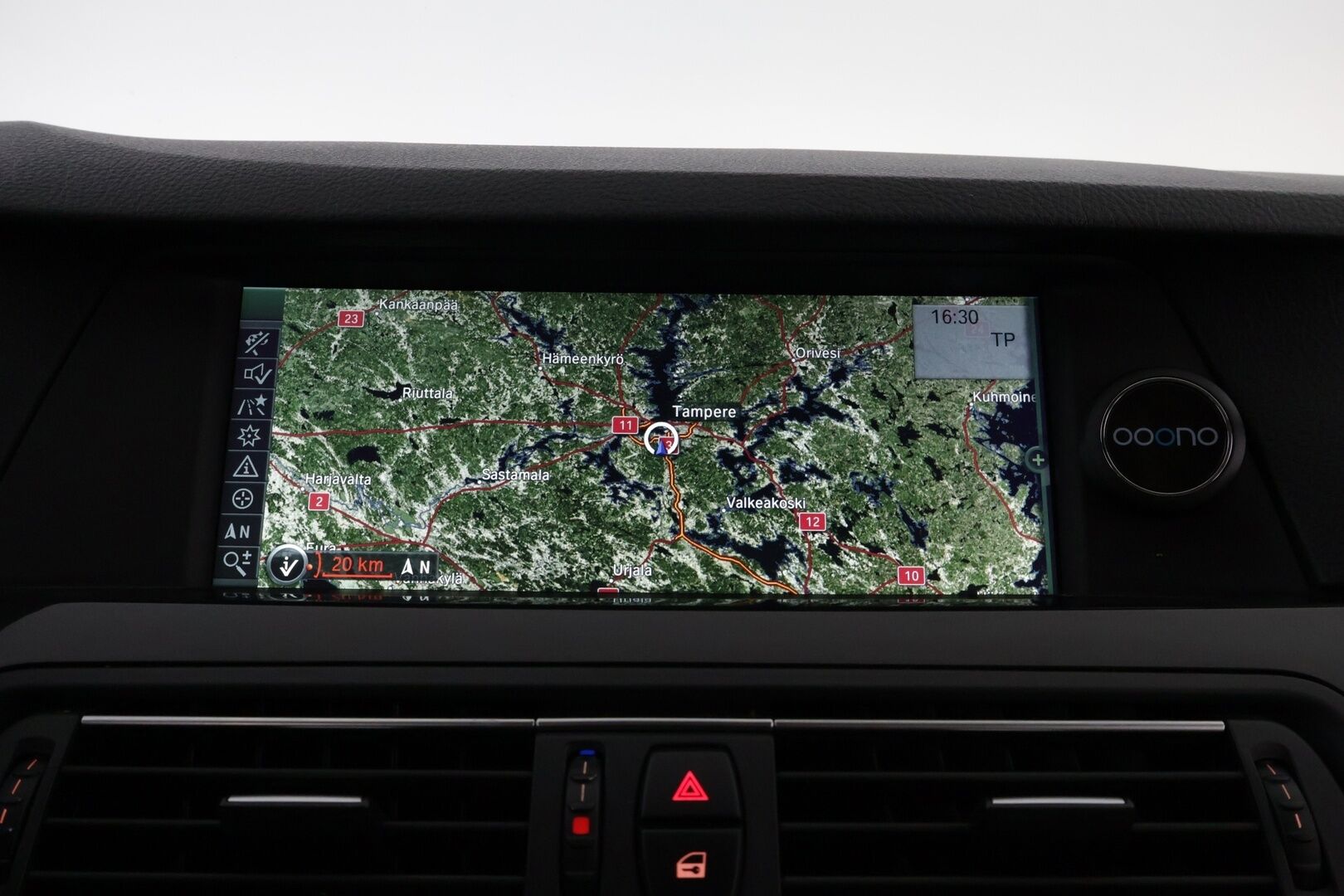 BMW 520 2012 TwinPower Turbo A F10 Sedan Business Automatic Edition* Vaaleat nahat / Professional navi / Lohko&sisäp. / Vakkari  * - Tutkat / M-sport ohjauspyörä / Juuri saapunut! - HULLUT VÄLIPÄIVÄT KORKOTARJOUS 2,49%