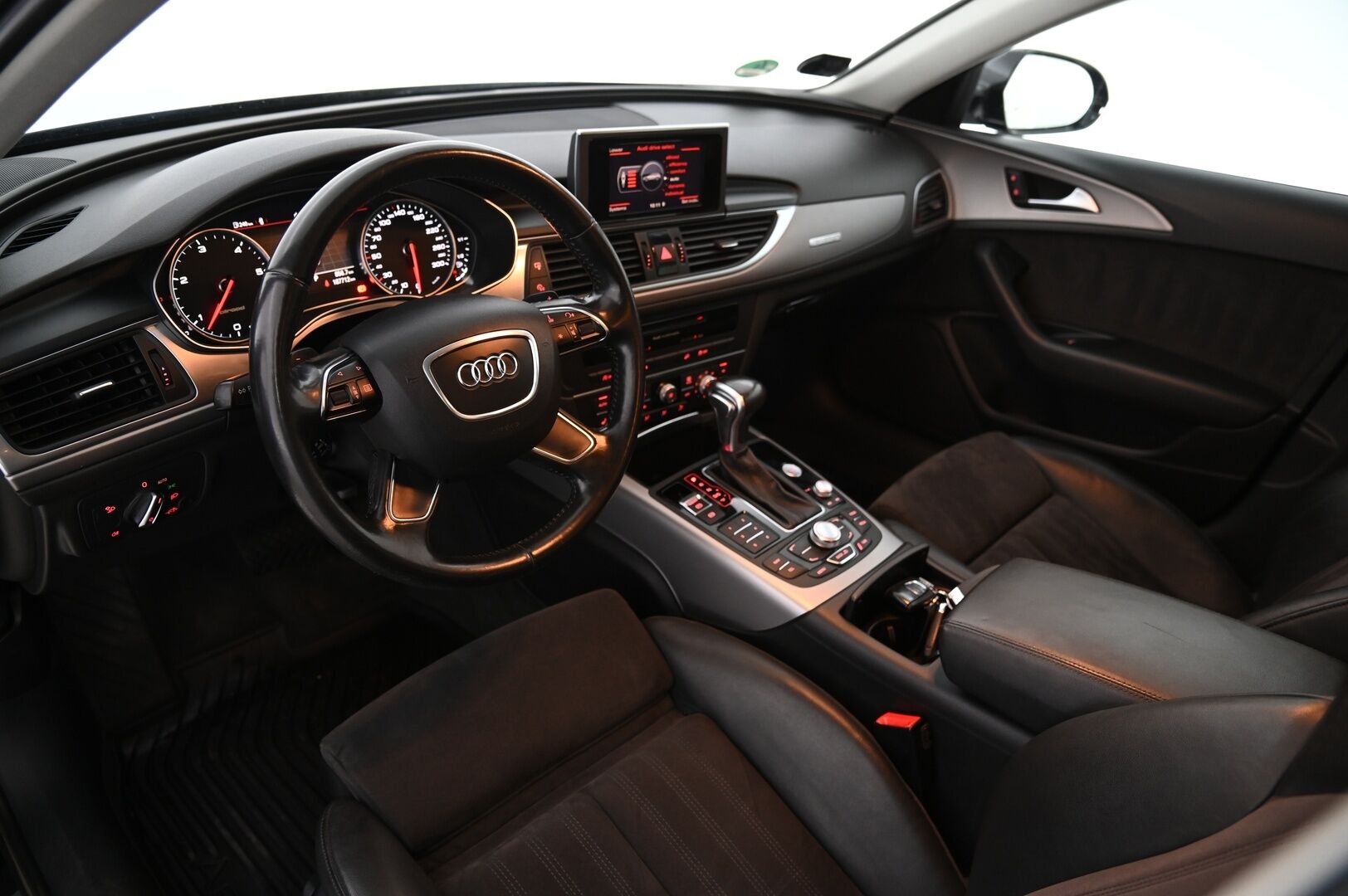 Audi A6 allroad quattro 2013 Business 3,0 V6 TDI Biturbo 230 kW tiptronic *Webasto / Vetokoukku / Sporttipenkit / Nahka-alcantara* - *BITURBO / Ilma-alusta / Suomi-auto*